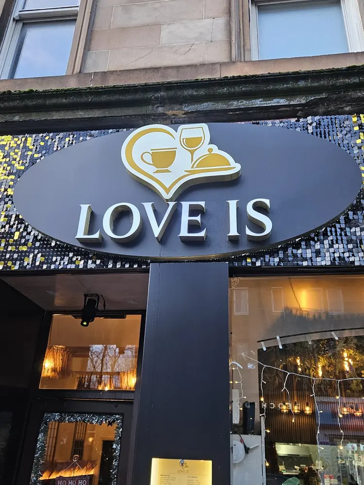 Love Is café, Dumbarton Road