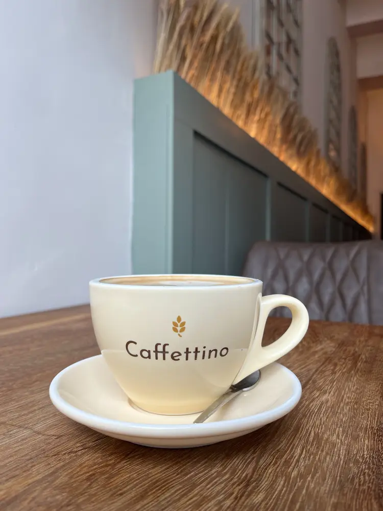 Love Is café, Dumbarton Road